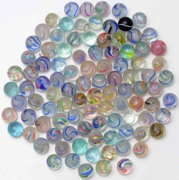 LOT OF APPROXIMATELY 100 PEEWEE HANDMADE MARBLES. 