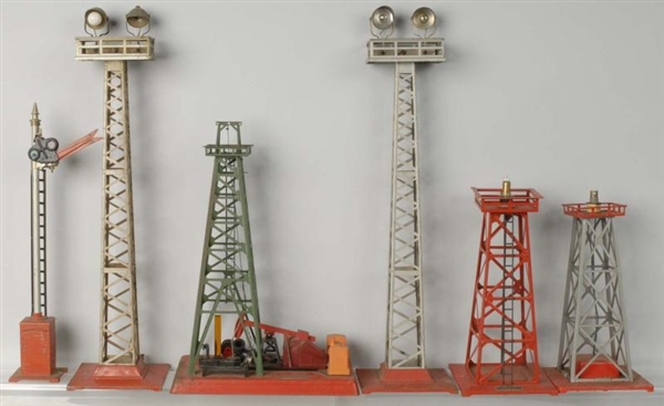 LOT OF 6: TINPLATE LIONEL TOWER ACCESSORIES.      