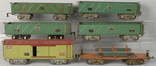 LOT OF 6: AMERICAN FLYER FREIGHT TRAIN CARS.      