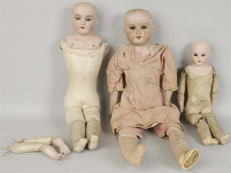 LOT OF 3: A.M. GERMAN BISQUE CHILD DOLLS.         