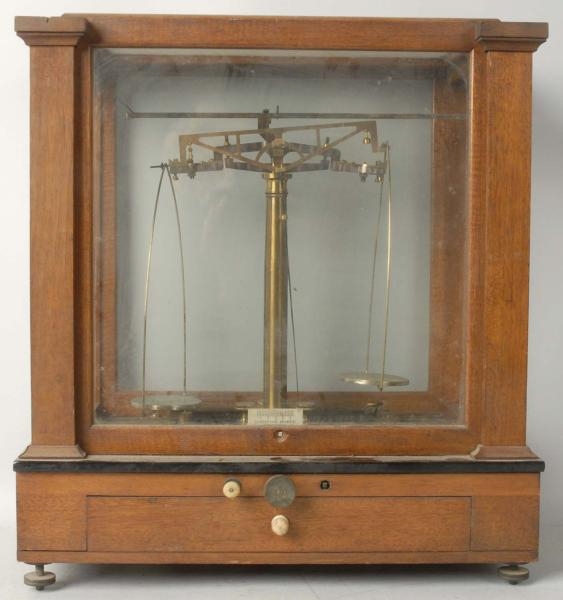 CHEMIST SCALE IN WOOD & GLASS CASE.               