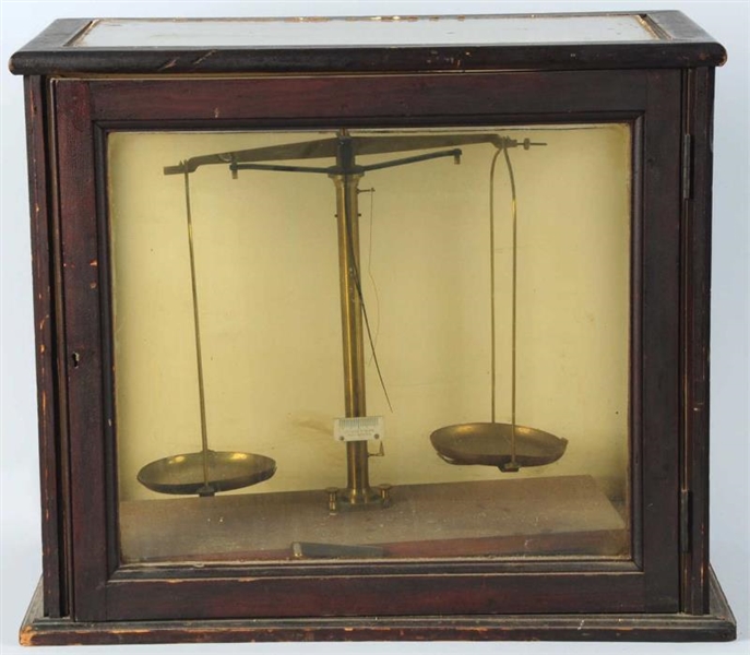 LARGE CHEMISTS SCALE IN WOOD & GLASS CASE.       