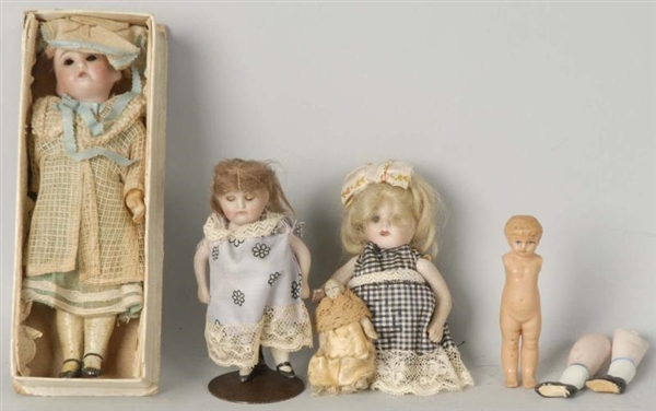 LOT OF 5: SMALL GERMAN ANTIQUE DOLLS.             