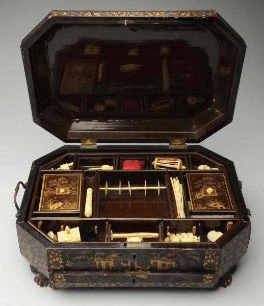 JAPANESE LACQUERED SEWING BOX.                    