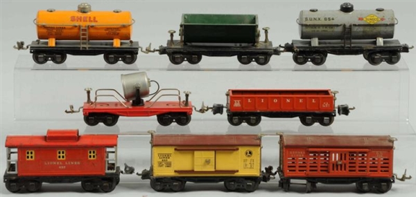 LOT OF 8: LIONEL O-GAUGE FREIGHT TRAIN CARS.      