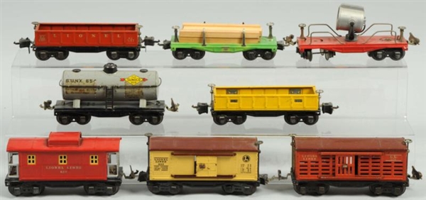 LOT OF 8: LIONEL O-GAUGE FREIGHT TRAIN CARS.      
