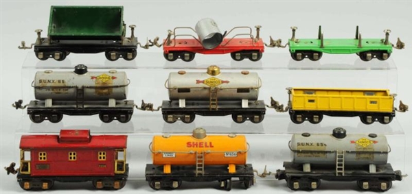 LOT OF 9: LIONEL O-GAUGE FREIGHT TRAIN CARS.      
