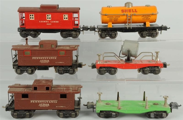 LOT OF 6: TINPLATE LIONEL FREIGHT TRAIN CARS.     