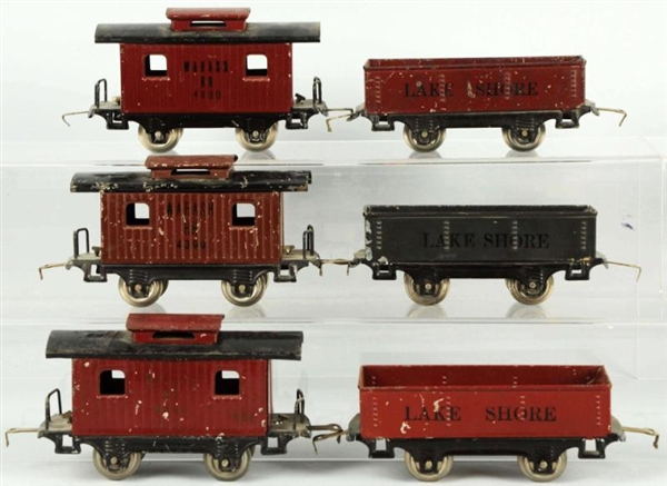 LOT OF 6: EARLY LIONEL O-GAUGE FREIGHT TRAIN CARS 