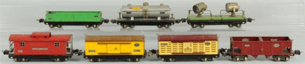 LOT OF 7: LIONEL O-GAUGE 800 SERIES FREIGHT CARS. 