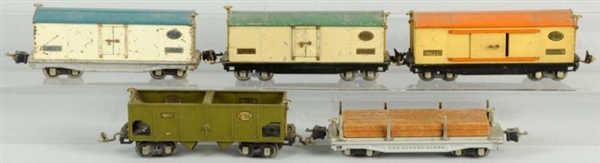 LOT OF 5: LIONEL O-GAUGE 800 SERIES FREIGHT CARS. 