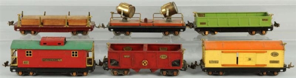 LOT OF 6: LIONEL O-GAUGE 800 SERIES FREIGHT CARS. 