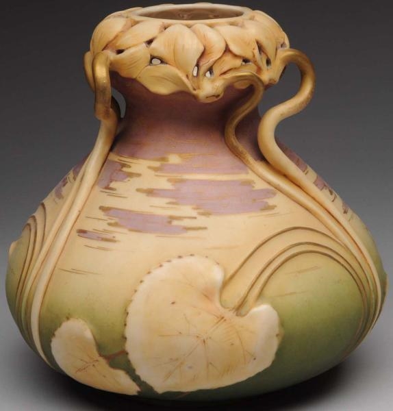 AMPHORA CERAMIC FLORAL VASE WITH RETICULATED TOP. 