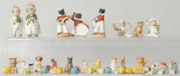 LOT OF JAPANESE BISQUE FIGURINES.                 