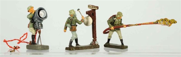 LOT OF 3: COMPOSITION 7CM GERMAN ARMY SOLDIERS.   