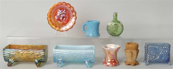 LOT OF 8: SMALL GLASS ITEMS.                      