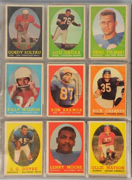 LOT OF APPROX. 100 VINTAGE FOOTBALL CARDS.        