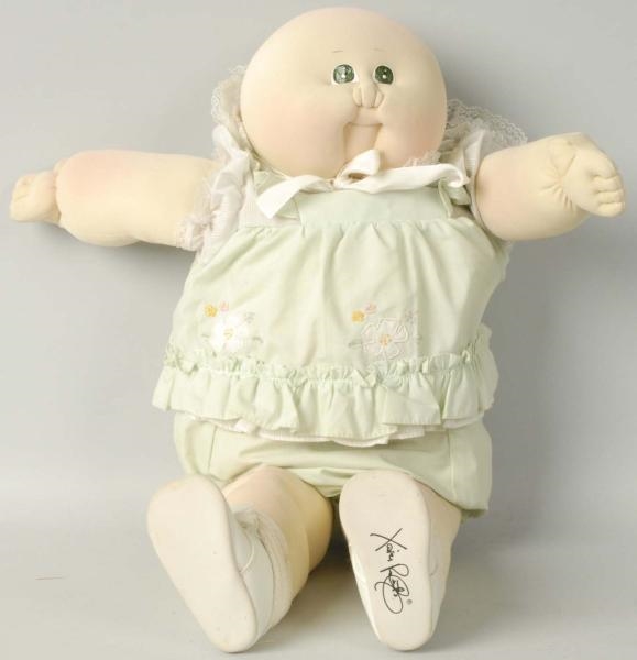 CLOTH CABBAGE PATCH DOLL.                         