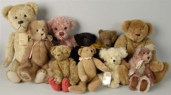 LOT OF 10: ASSORTED TEDDY BEARS.                  