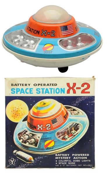TIN LITHO & PLASTIC BATTERY-OP SPACE STATION X-2. 