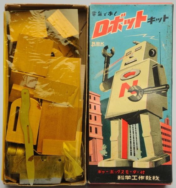 METAL & WOOD BATTERY-OPERATED ROBOT MODEL.        