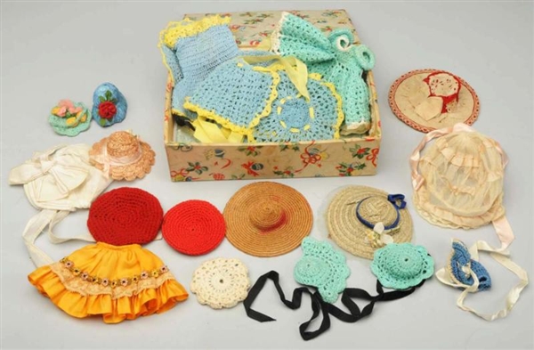 LOT OF VINTAGE HATS & CLOTHES FOR SMALL DOLLS.    