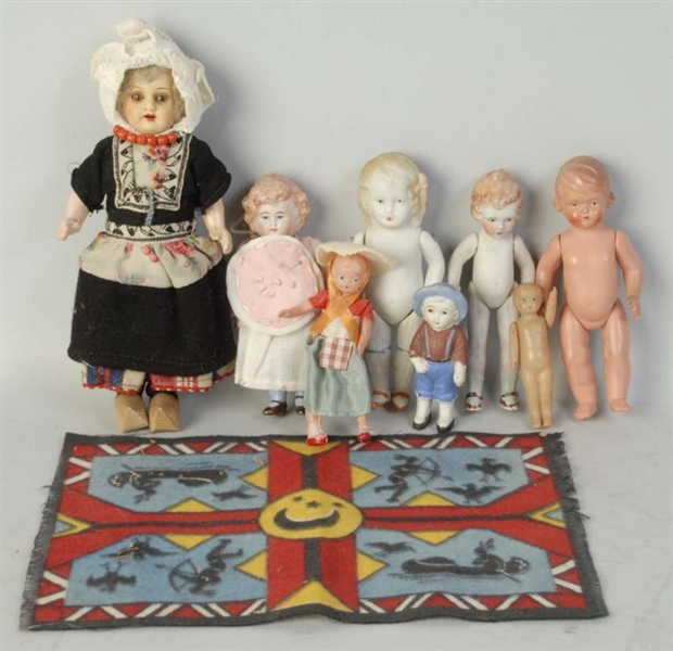 LOT OF ASSORTED SMALL DOLLS.                      