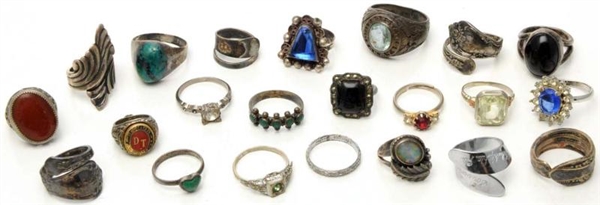 LOT OF 22: ASSORTED RINGS.                        