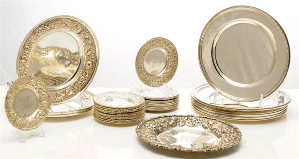A GROUP OF AMERICAN SILVER REPOUSSÉ SMALL PLATES. 