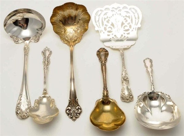A GROUP OF SIX AMERICAN SILVER SERVING PIECES.    