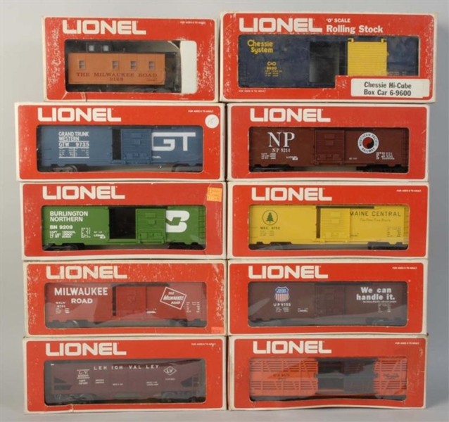 LOT OF 10: LIONEL TRAIN FREIGHT CARS.             