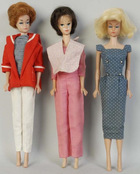 LOT OF 3: BARBIE DOLLS & OUTFITS.                 