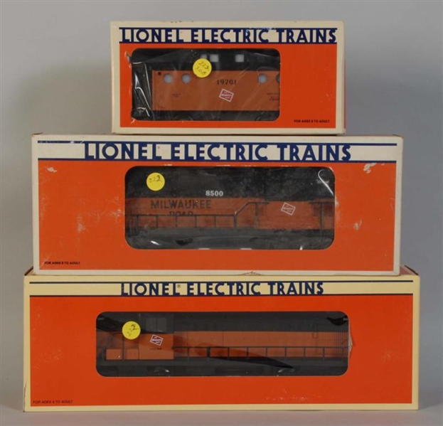 LOT OF 3: LIONEL MILWAUKEE ROAD TRAIN ITEMS.      
