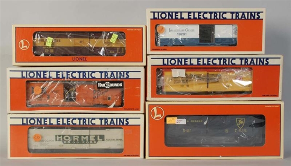 LOT OF 6: LIONEL TRAIN BOXCARS.                   