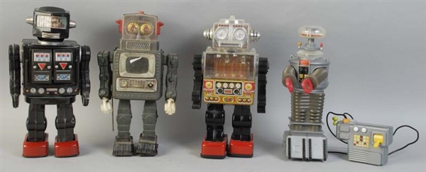 LOT OF 4: BATTERY-OPERATED ROBOTS.                
