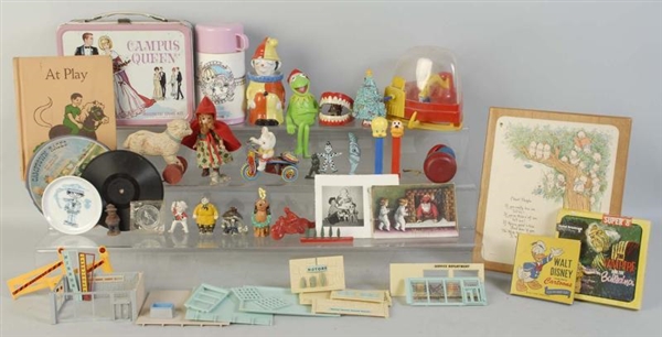 LOT OF MISCELLANEOUS COLLECTIBLE ITEMS.           