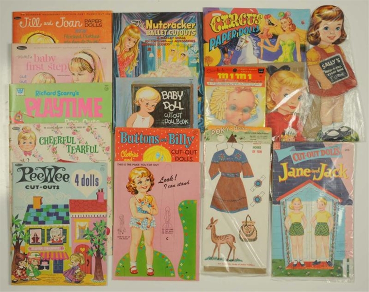 LOT OF ASSORTED PAPER DOLLS.                      