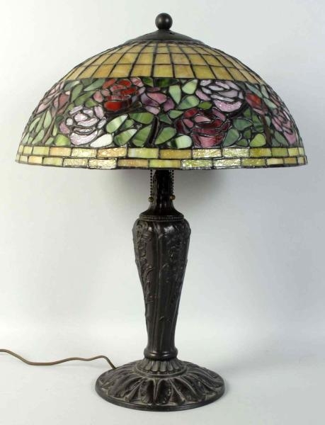 LEADED & STAINED GLASS TABLE LAMP.                