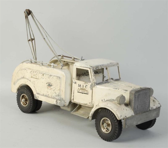 PRESSED STEEL SMITH MILLER MIC TOW TRUCK.         