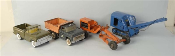 LOT OF 4: PRESSED STEEL STRUCTO VEHICLES.         