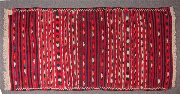 NATIVE AMERICAN INDIAN PATTERNED RUG.             