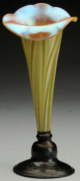 SMALL ART GLASS JACK IN THE PULPIT VASE.          