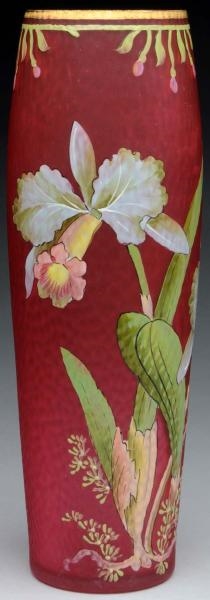 RED FRENCH ART GLASS VASE WITH FLOWER DÉCOR.      