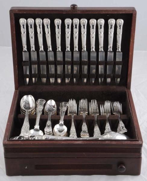 LOT OF 130: PIECE SET OF ENGLISH SILVER FLATWARE. 
