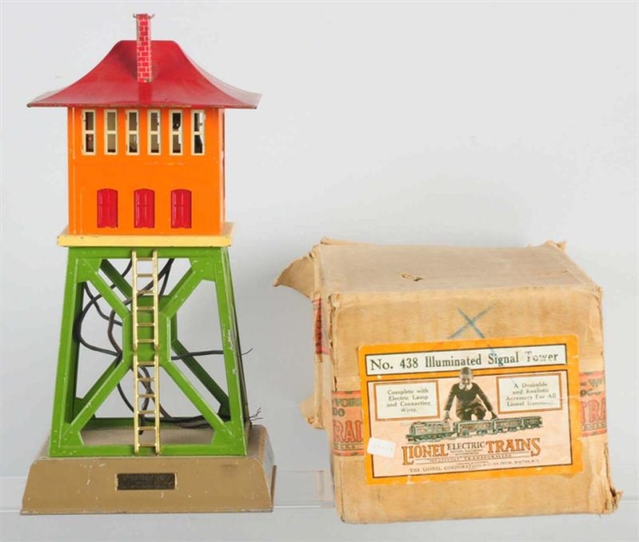 LIONEL NO.438 ILLUMINATED SIGNAL TOWER WITH BOX.  