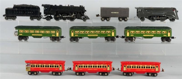 LOT OF 10: PIECE LIONEL TRAIN SET WITH 1 BOX.     