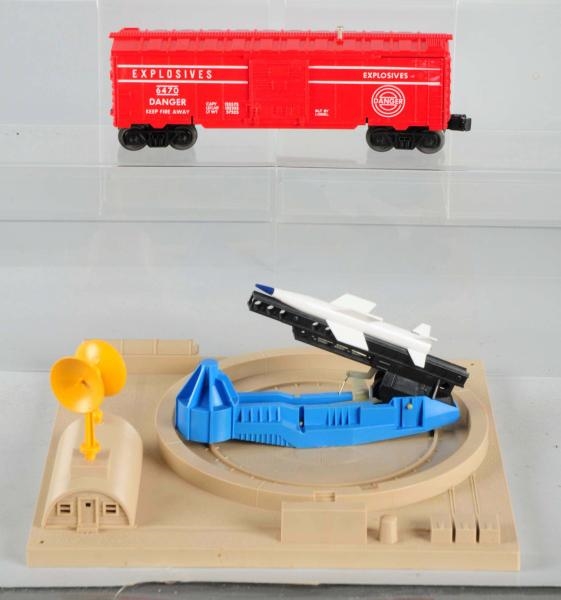 LIONEL TRAIN CAR WITH BOX & MISSILE PLATFORM.     
