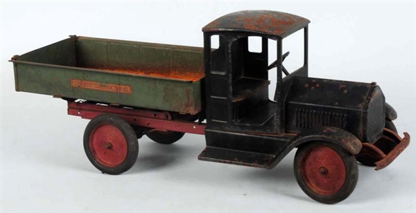 PRESSED STEEL STURDY TOY CONSTRUCTION CO. TRUCK.  