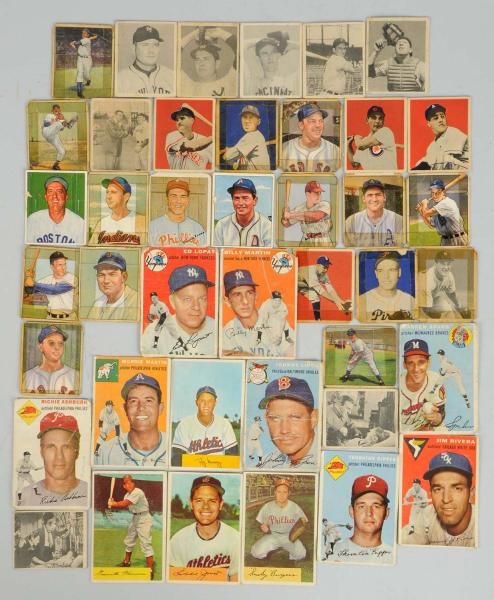 LOT OF 40+ 1940S & 1950S BASEBALL CARDS.          