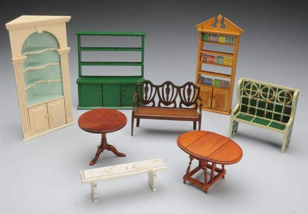 LOT OF 8: TYNIETOY DOLL HOUSE FURNITURE.          